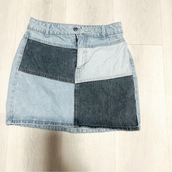 Wild Fable Women's Size 0 Patchwork Denim Mini Skirt Colorblock Medium Wash EUC - Picture 2 of 9